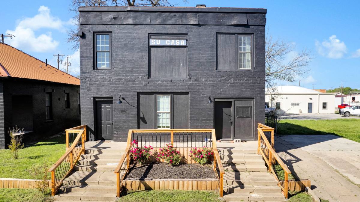 Apartment for rent at 19 2nd St NE, Ardmore, OK 73401