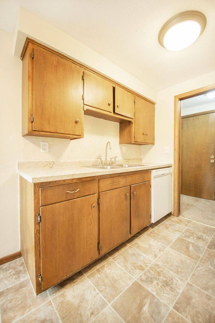Apartment for rent at 101 Glenbrook Rd, Wayzata, MN 55391