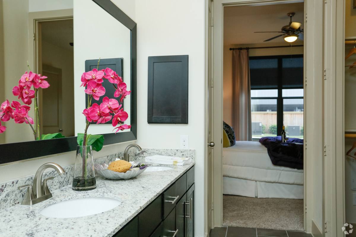 Apartment for rent at 2626 Fountain View Dr #26FW2, Houston, TX 77057