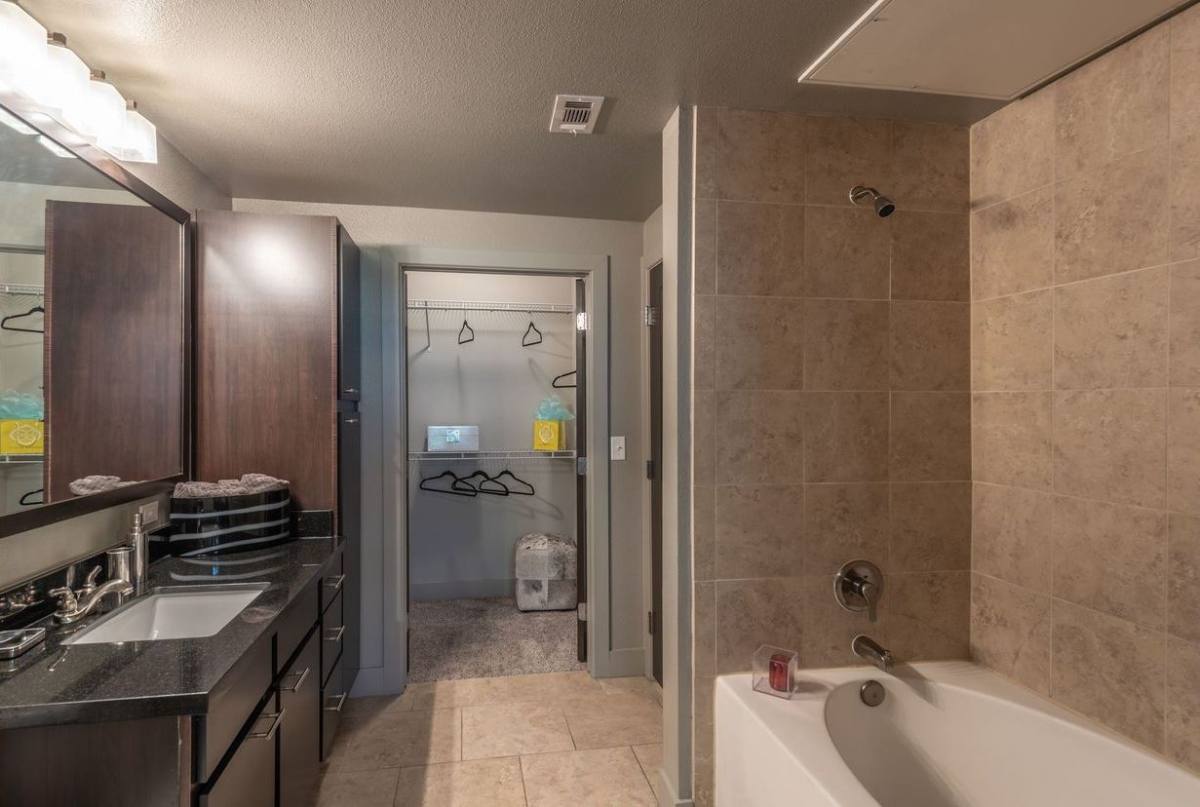 Apartment for rent at 2411 Washington Ave #24EW, Houston, TX 77007