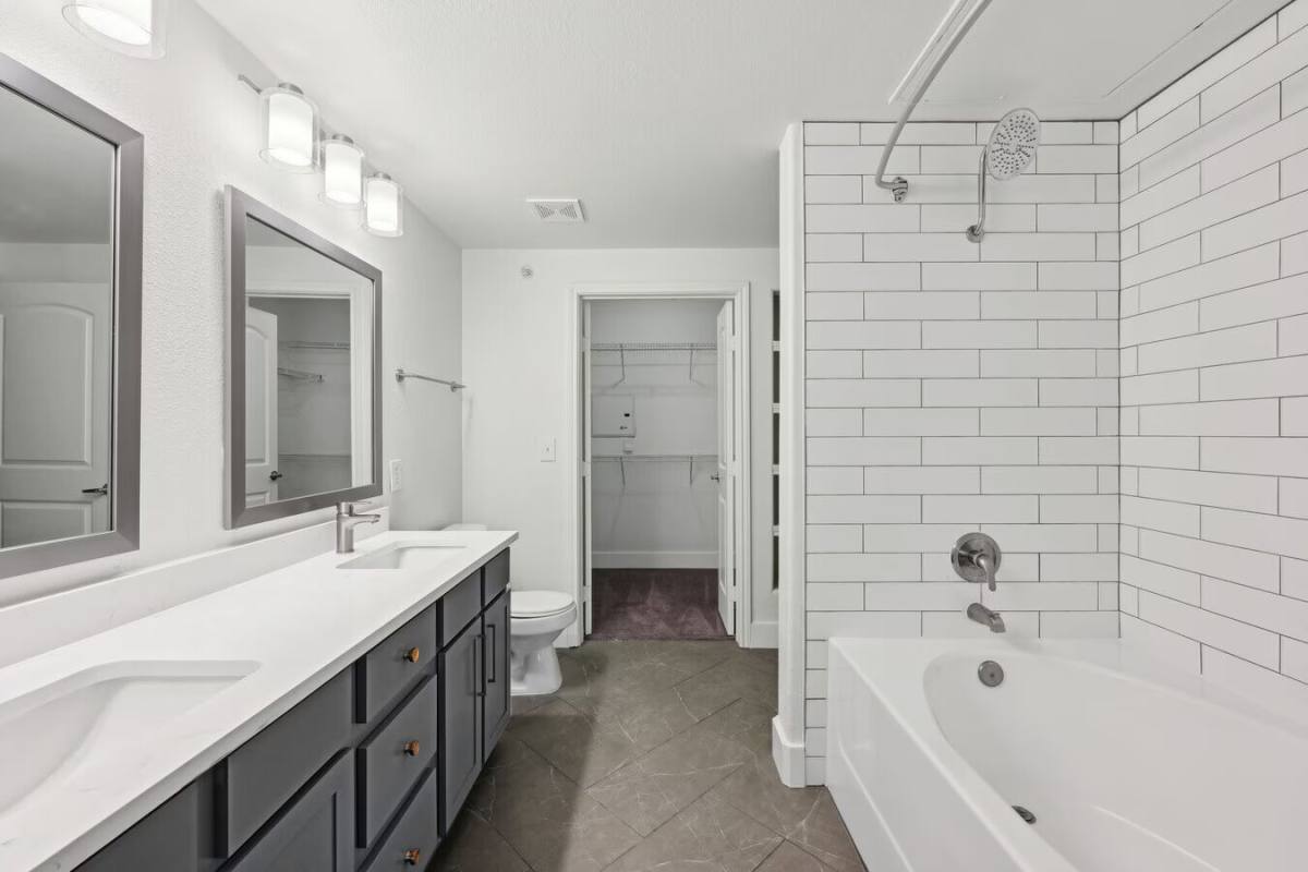 Apartment for rent at 2526 Business Center Dr #BNPK, Pearland, TX 77584
