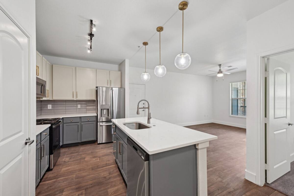 Apartment for rent at 2526 Business Center Dr #BNPK, Pearland, TX 77584
