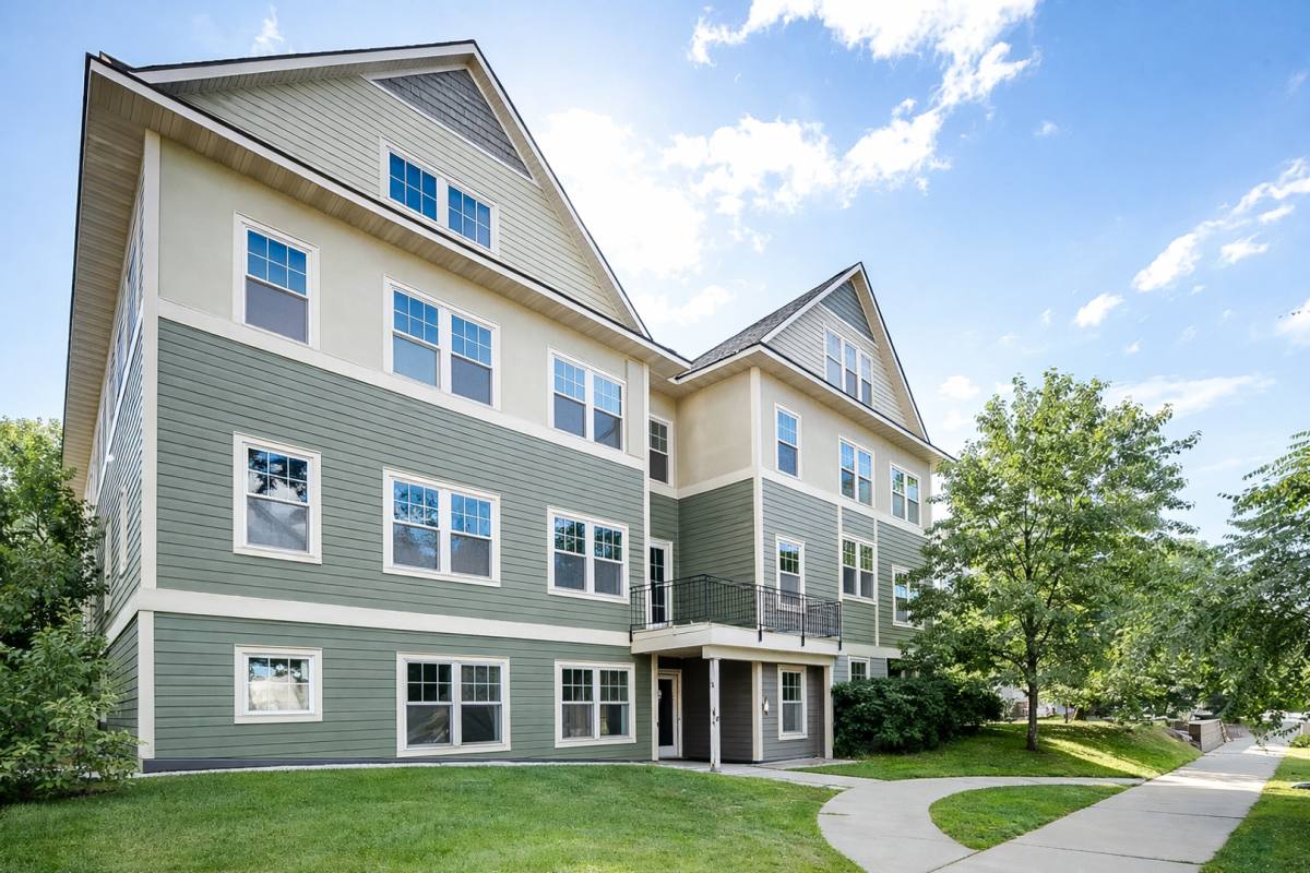 Apartment for rent at 633 Ontario St SE, Minneapolis, MN 55414