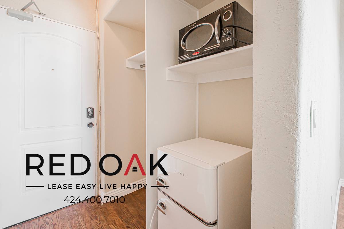Apartment for rent at 2731 Beverly Blvd #411, Los Angeles, CA 90057