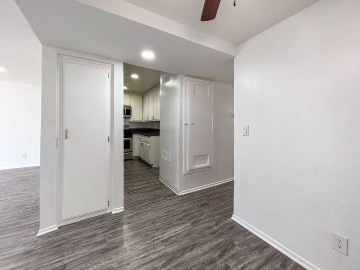 Apartment for rent at 5104 Sepulveda Blvd, Sherman Oaks, CA 91403