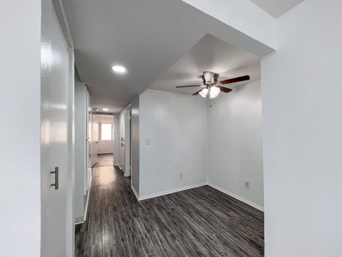 Apartment for rent at 5104 Sepulveda Blvd, Sherman Oaks, CA 91403