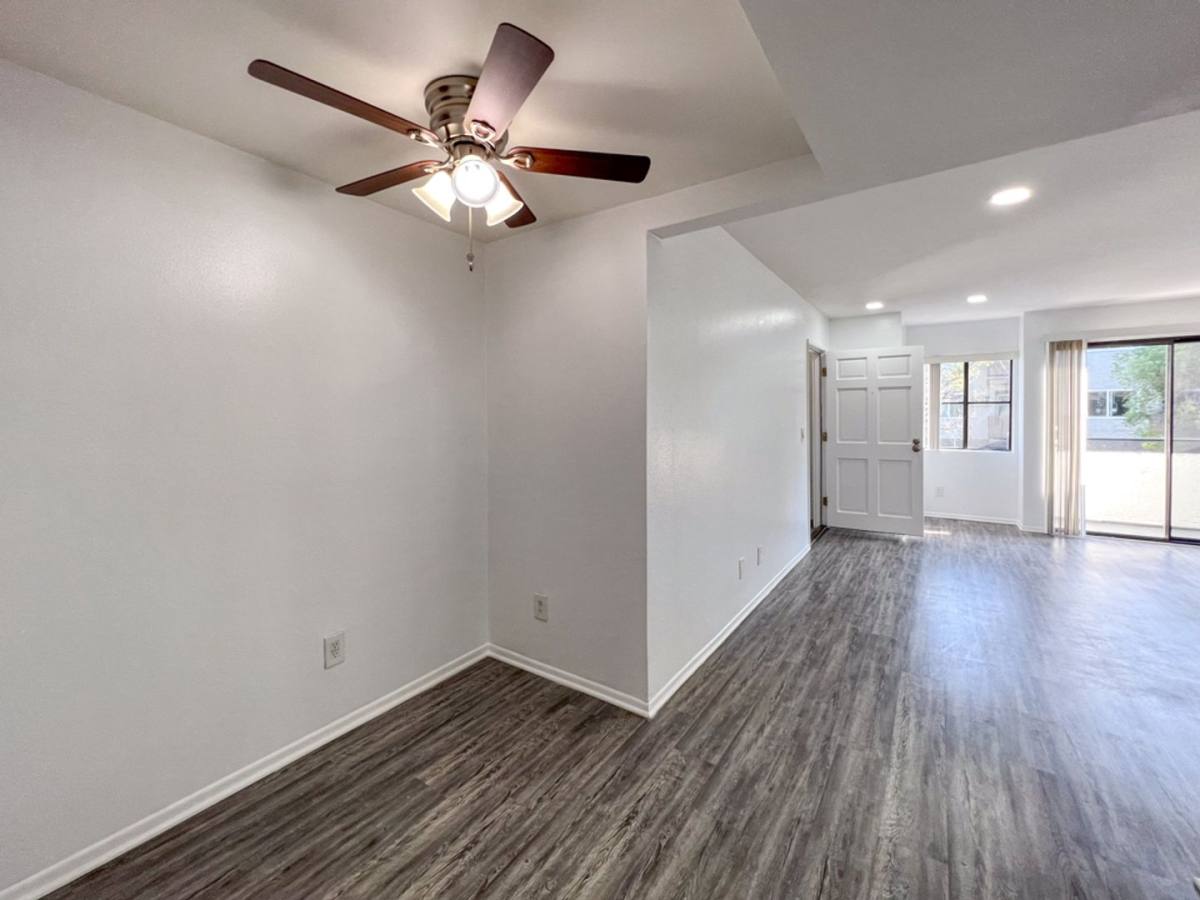 Apartment for rent at 5104 Sepulveda Blvd, Sherman Oaks, CA 91403