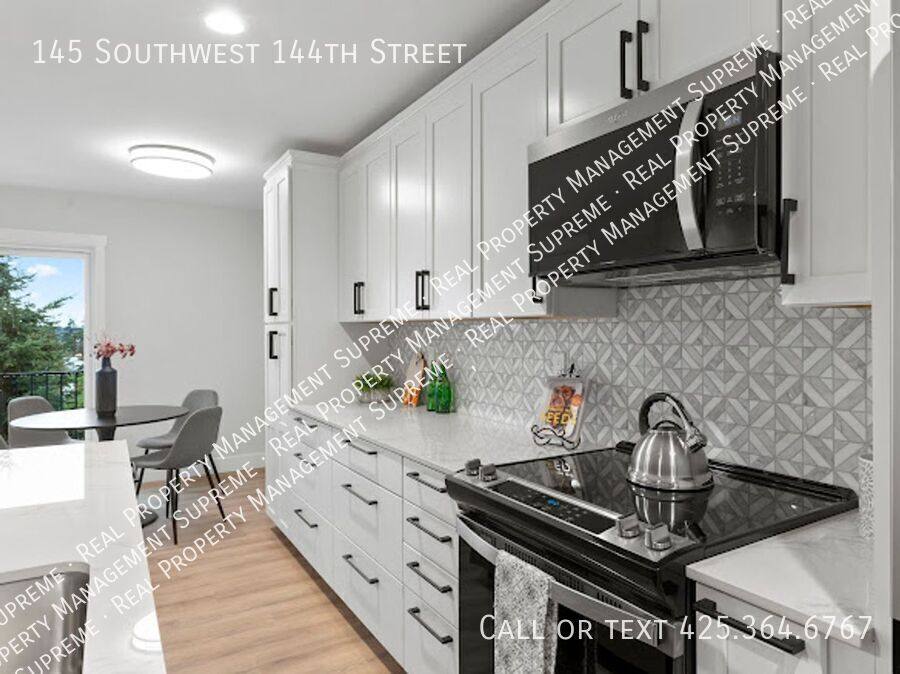 Townhouse for rent at 145 SW 144th St, Seattle, WA 98166
