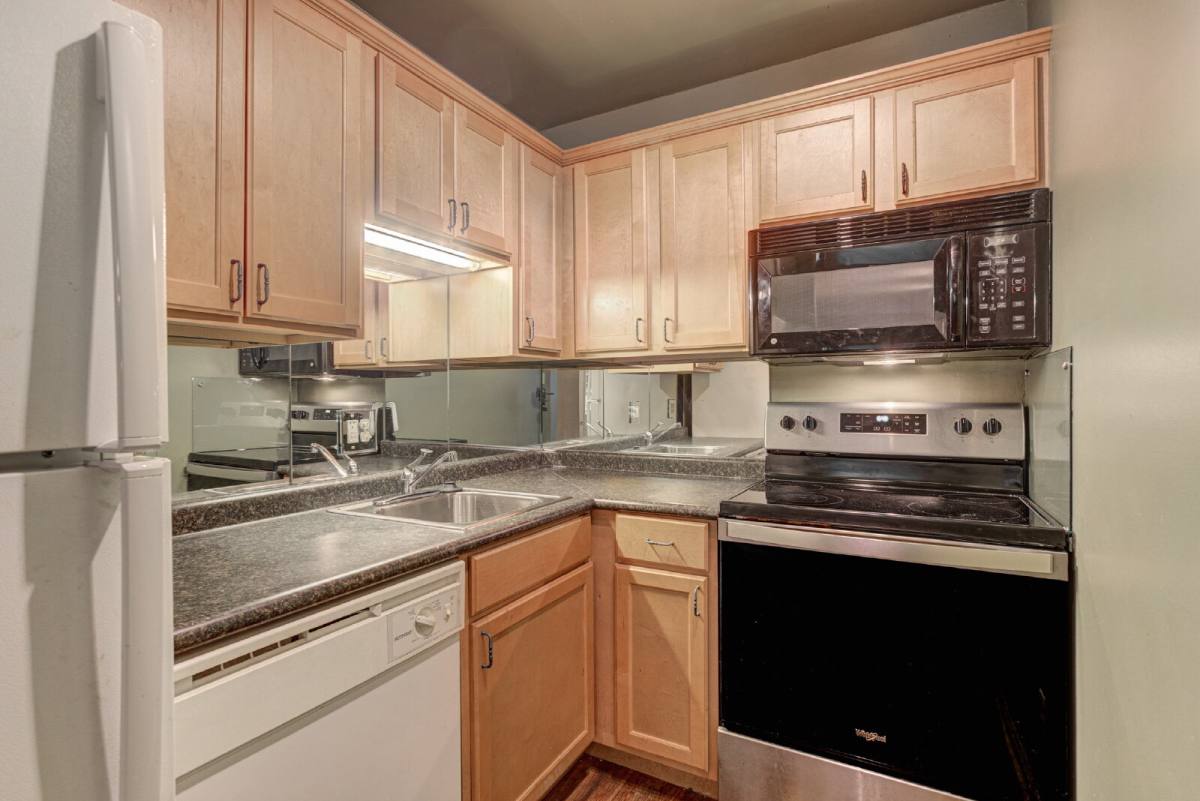 Apartment for rent at 654 Anderson St #3, Memphis, TN 38104