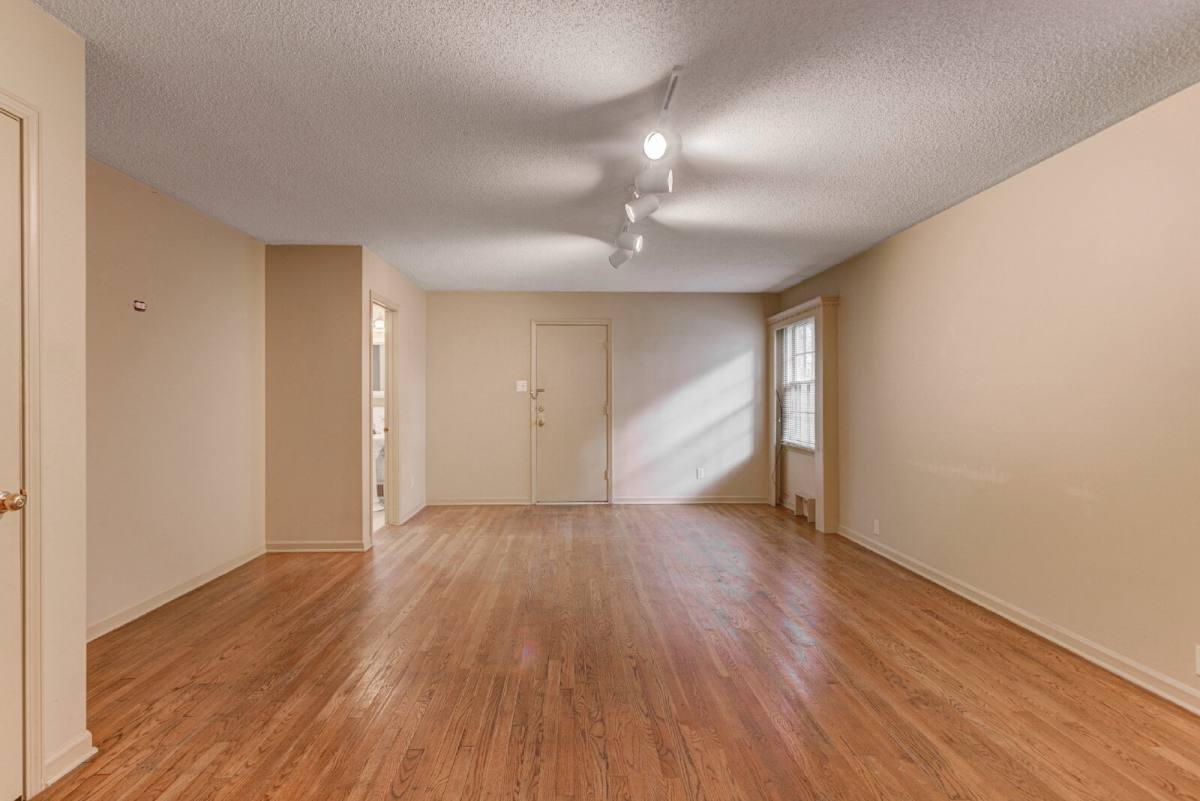 Apartment for rent at 654 Anderson St #3, Memphis, TN 38104