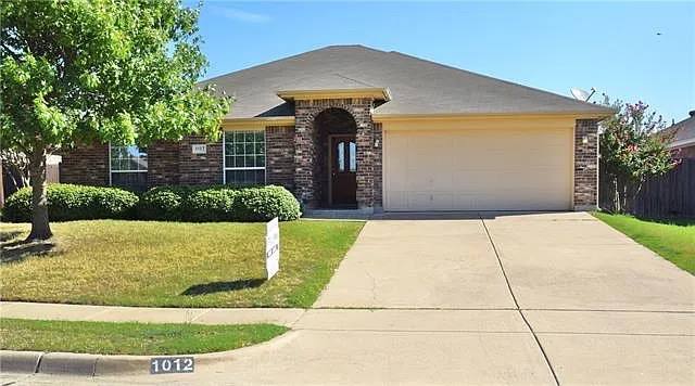 1012 Carlin Lane, Burleson, TX 76028