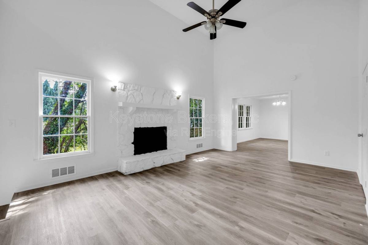 House for rent at 1586 Kings Rd, Marietta, GA 30062