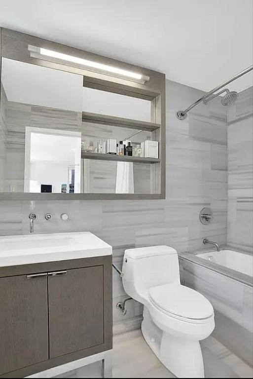 Apartment for rent at 225 Rector Place #14J, New York, NY 10280