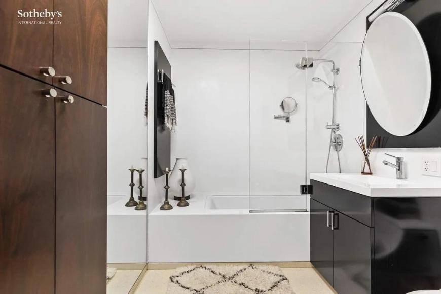 Apartment for rent at 100 Eleventh Ave #3B, New York, NY 10011
