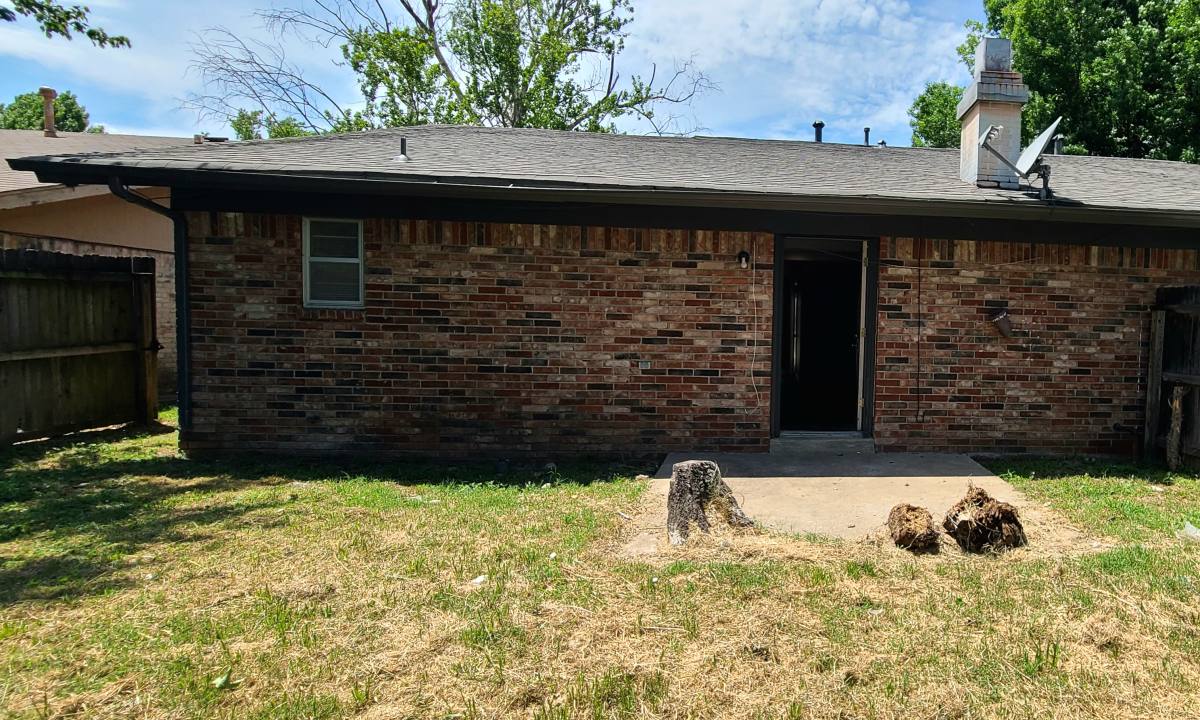 Townhouse for rent at 6115 S Troost Ave, Tulsa, OK 74136