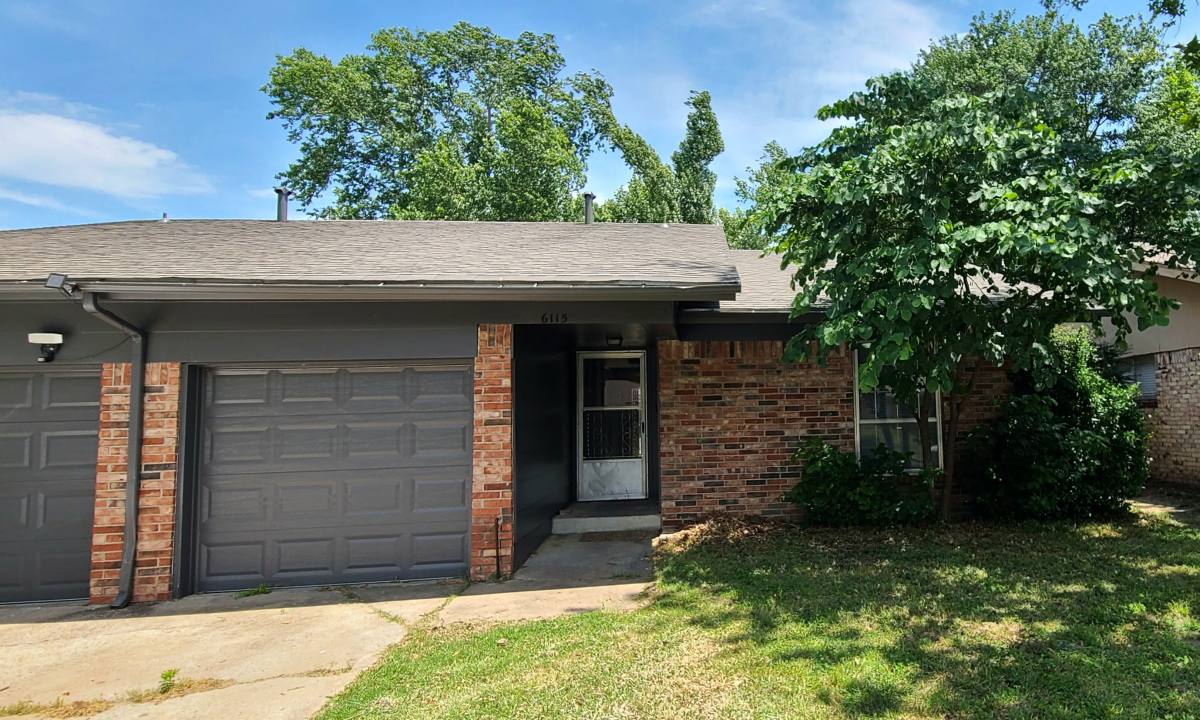 Townhouse for rent at 6115 S Troost Ave, Tulsa, OK 74136