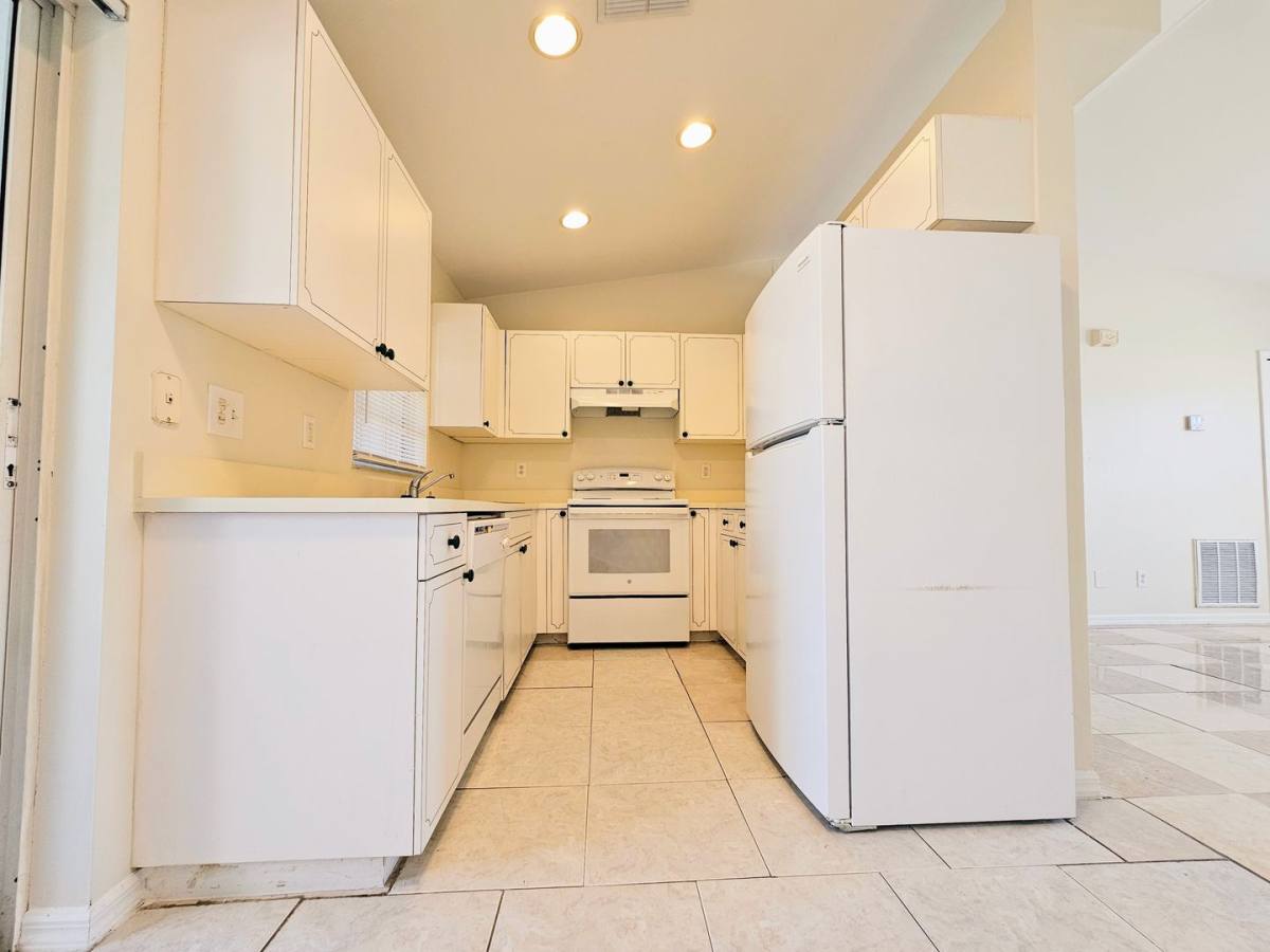 Townhouse for rent at 4916 Leonard Blvd S, Lehigh Acres, FL 33973