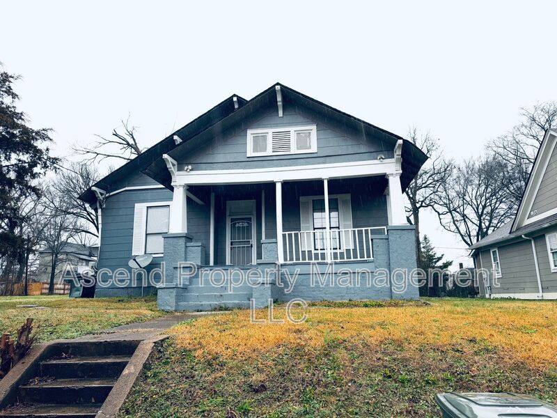 Apartment for rent at 2111 Chamberlain Ave #A, Chattanooga, TN 37404