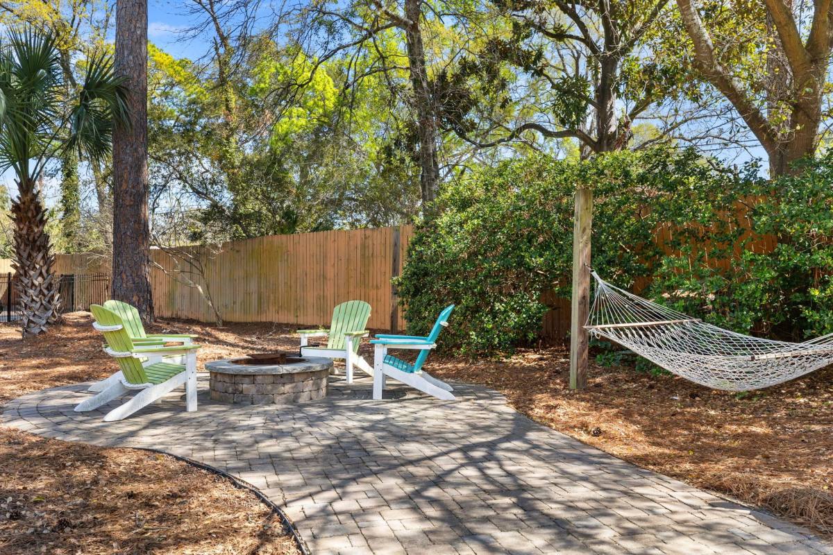 Apartment for rent at 1545-1551 Sam Rittenburg Blvd, Charleston, SC 29407