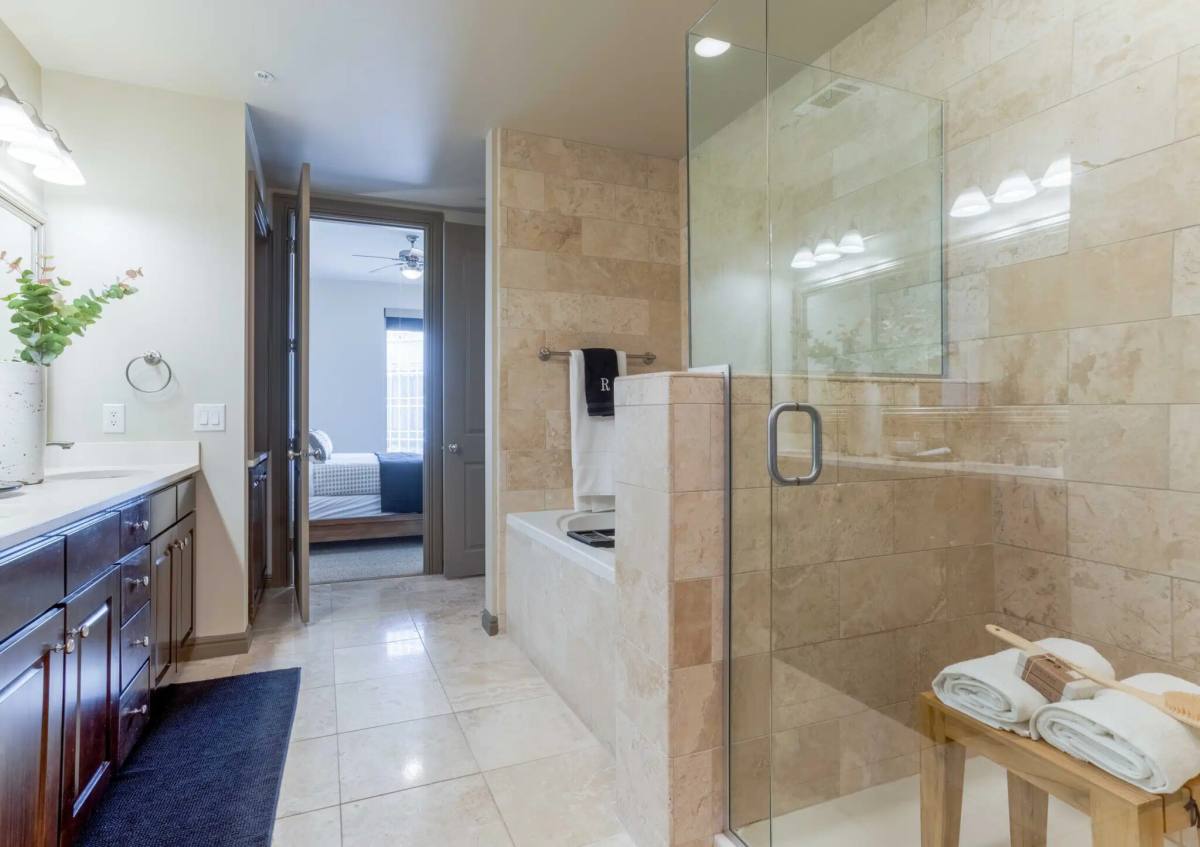 Apartment for rent at 7 Riverway #7RW, Houston, TX 77056