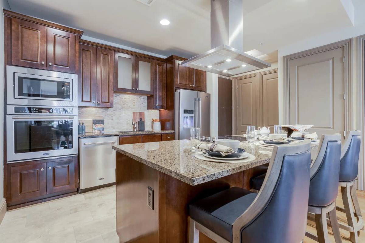 Apartment for rent at 7 Riverway #7RW, Houston, TX 77056