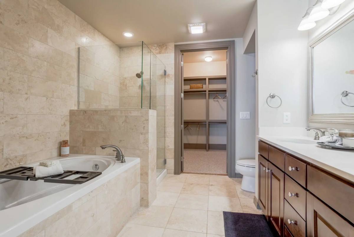 Apartment for rent at 7 Riverway #7RW, Houston, TX 77056