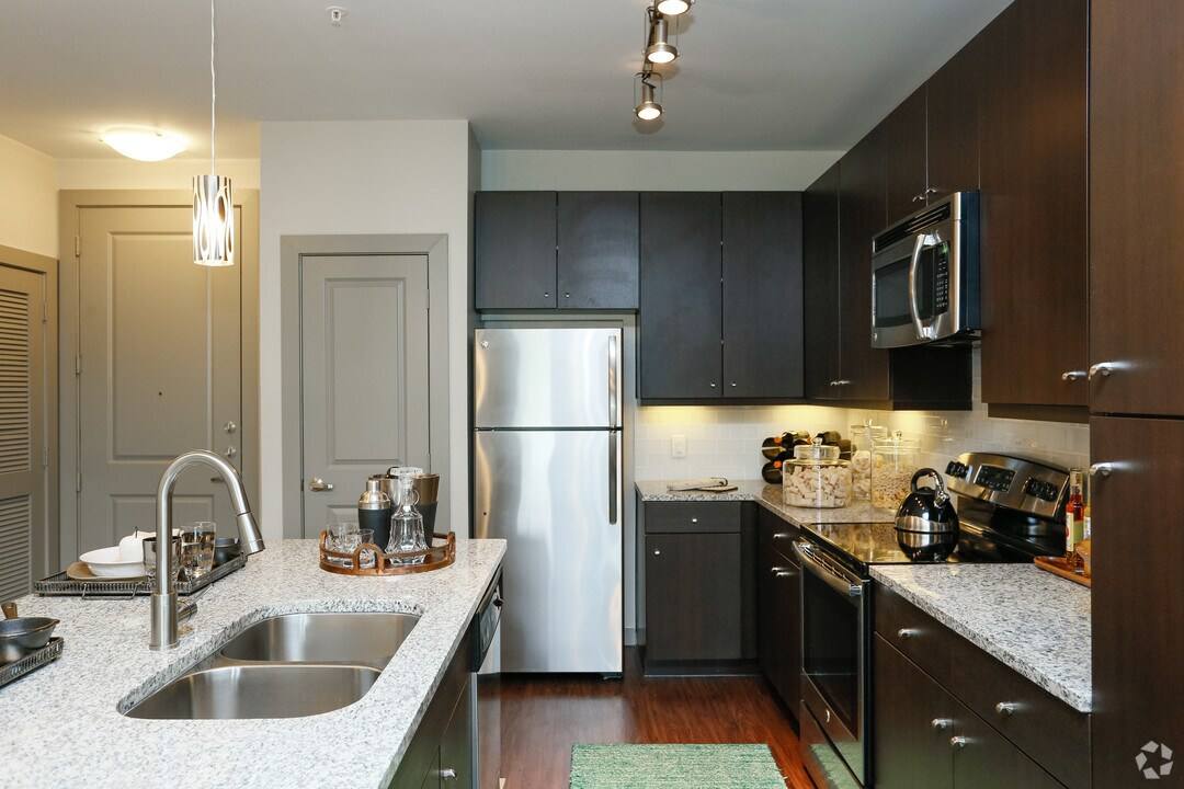 Apartment for rent at 502 S Post Oak Lane #AAT1, Houston, TX 77056