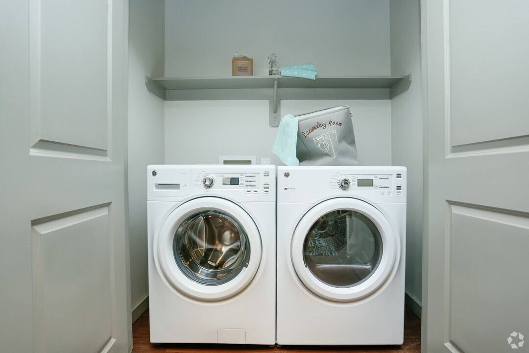 Apartment for rent at 502 S Post Oak Lane #AAT1, Houston, TX 77056