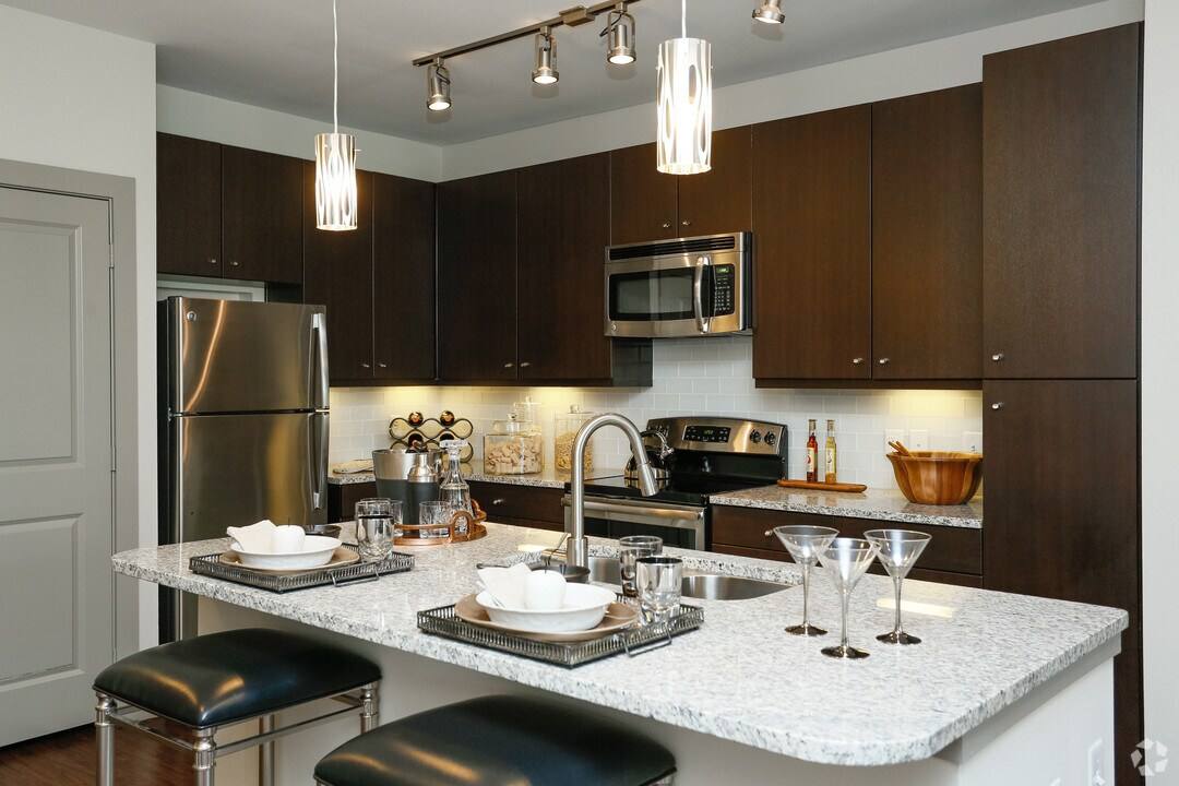 Apartment for rent at 502 S Post Oak Lane #AAT1, Houston, TX 77056