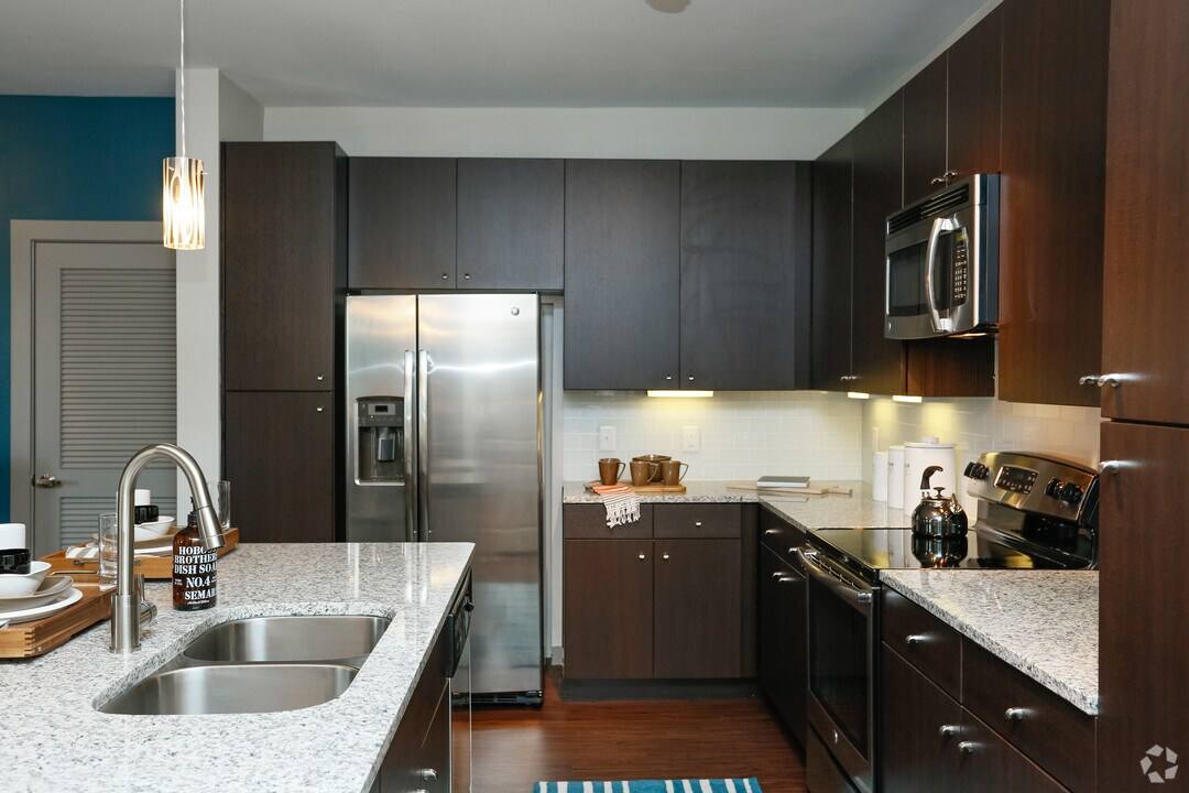 Apartment for rent at 502 S Post Oak Lane #AAT2, Houston, TX 77056