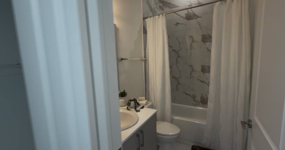 Apartment for rent at 564 E 19th St #309, Hialeah, FL 33013