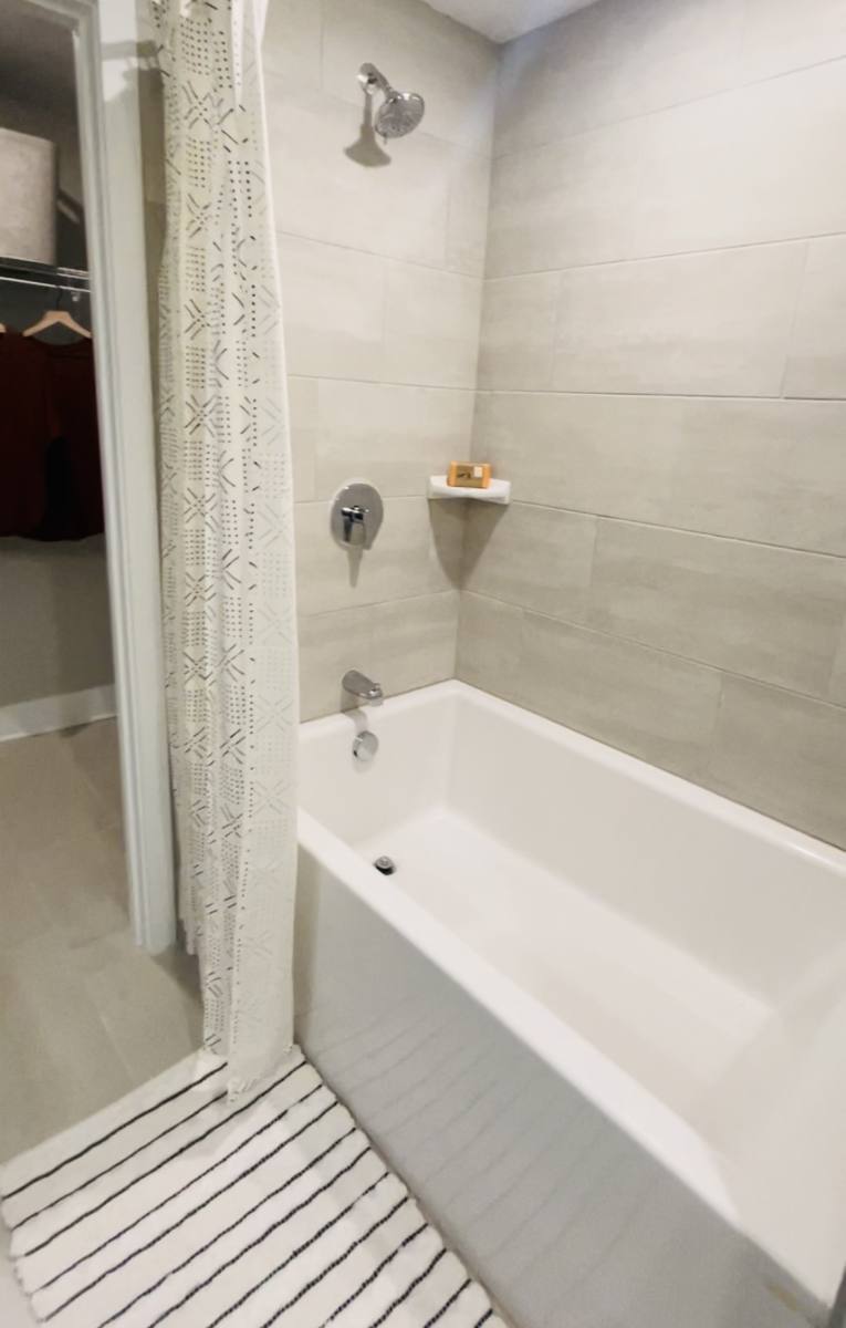 Apartment for rent at 815 W 72nd St #109, Hialeah, FL 33014
