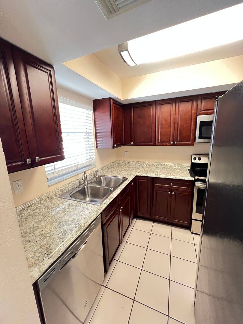 Apartment for rent at 1840 Morrill St, Sarasota, FL 34236