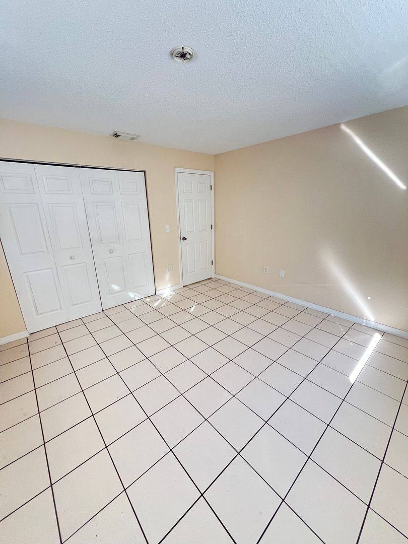 Apartment for rent at 1840 Morrill St, Sarasota, FL 34236