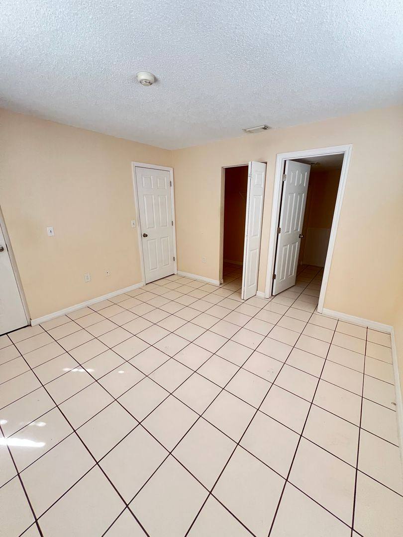 Apartment for rent at 1840 Morrill St, Sarasota, FL 34236