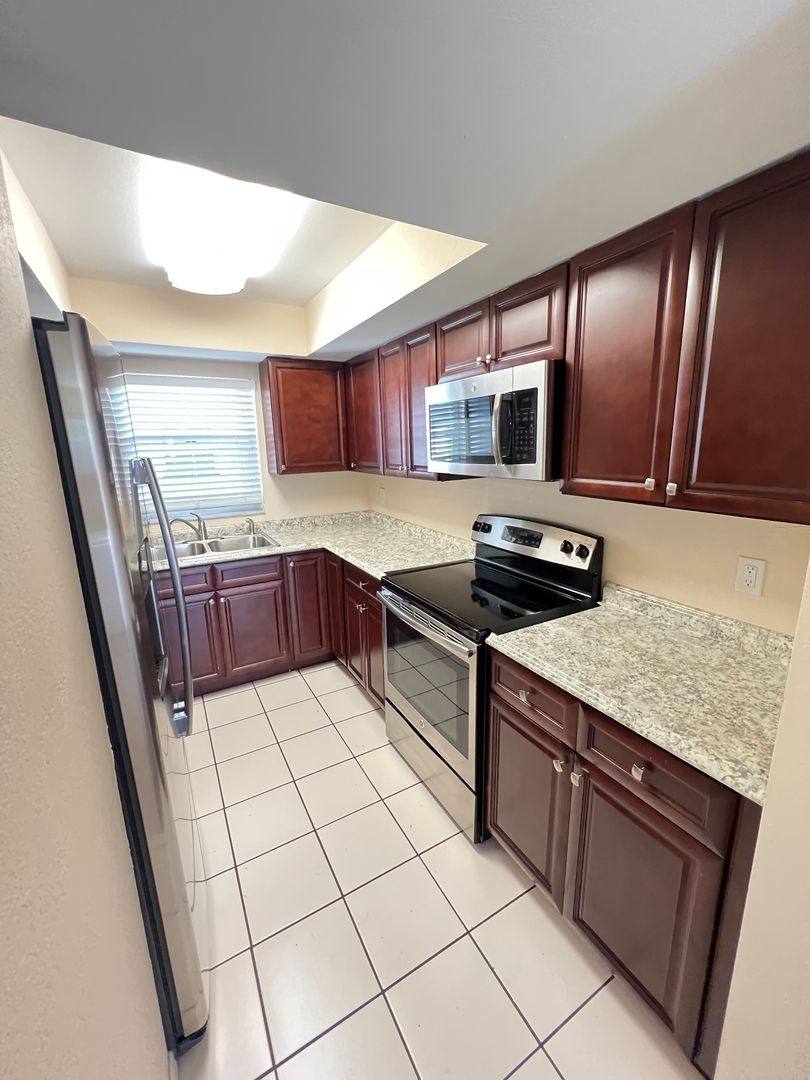 Apartment for rent at 1840 Morrill St, Sarasota, FL 34236