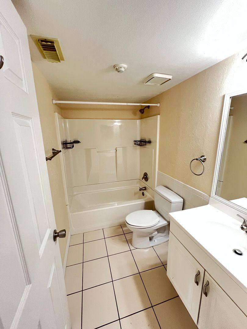 Apartment for rent at 1840 Morrill St, Sarasota, FL 34236