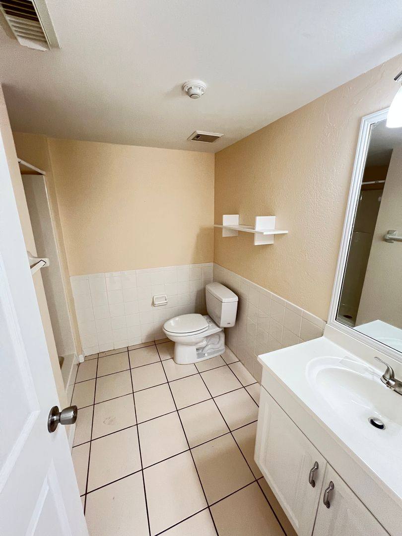 Apartment for rent at 1840 Morrill St, Sarasota, FL 34236