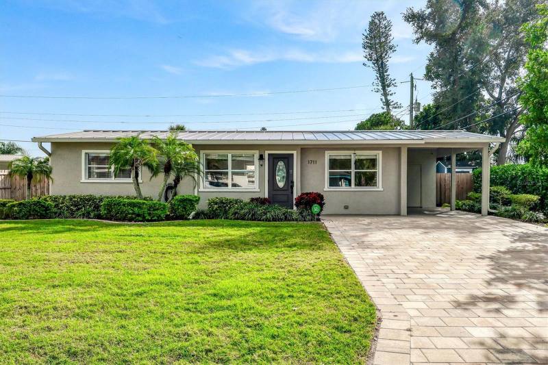 House for rent at 1711 Marilyn Ave, Bradenton, FL 34207