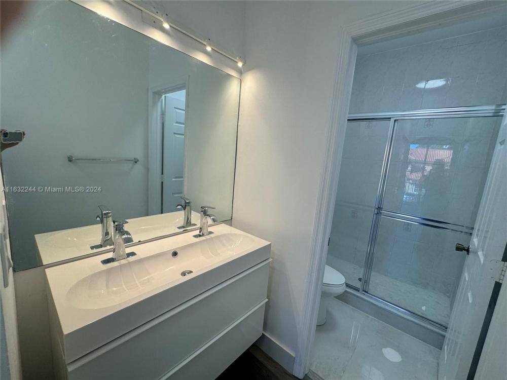 Townhouse for rent at 5004 S Harbor Isles Dr, Fort Lauderdale, FL 33312