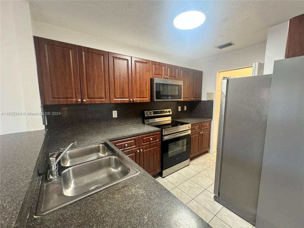 Townhouse for rent at 5004 S Harbor Isles Dr, Fort Lauderdale, FL 33312