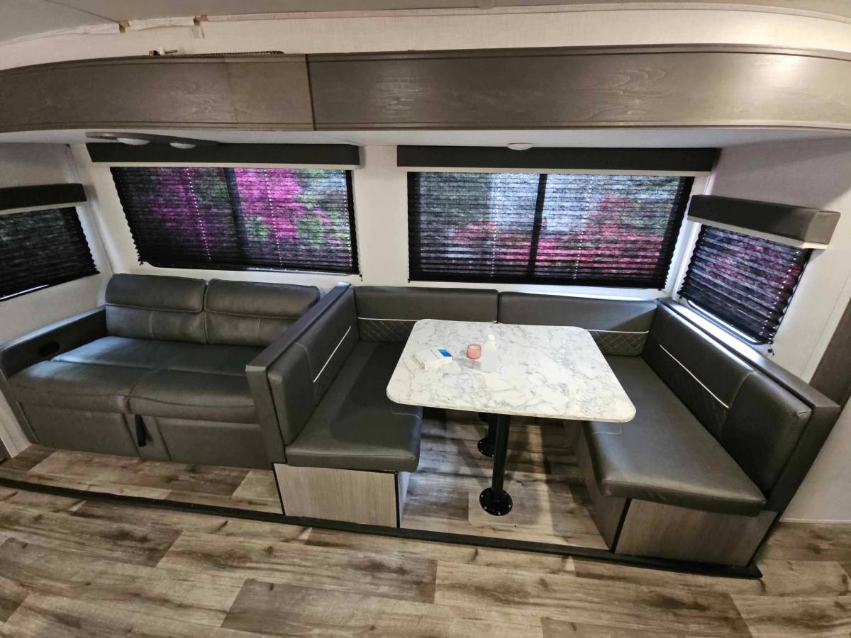 Apartment for rent at 9436 Glade Ave #RV, Chatsworth, CA 91311