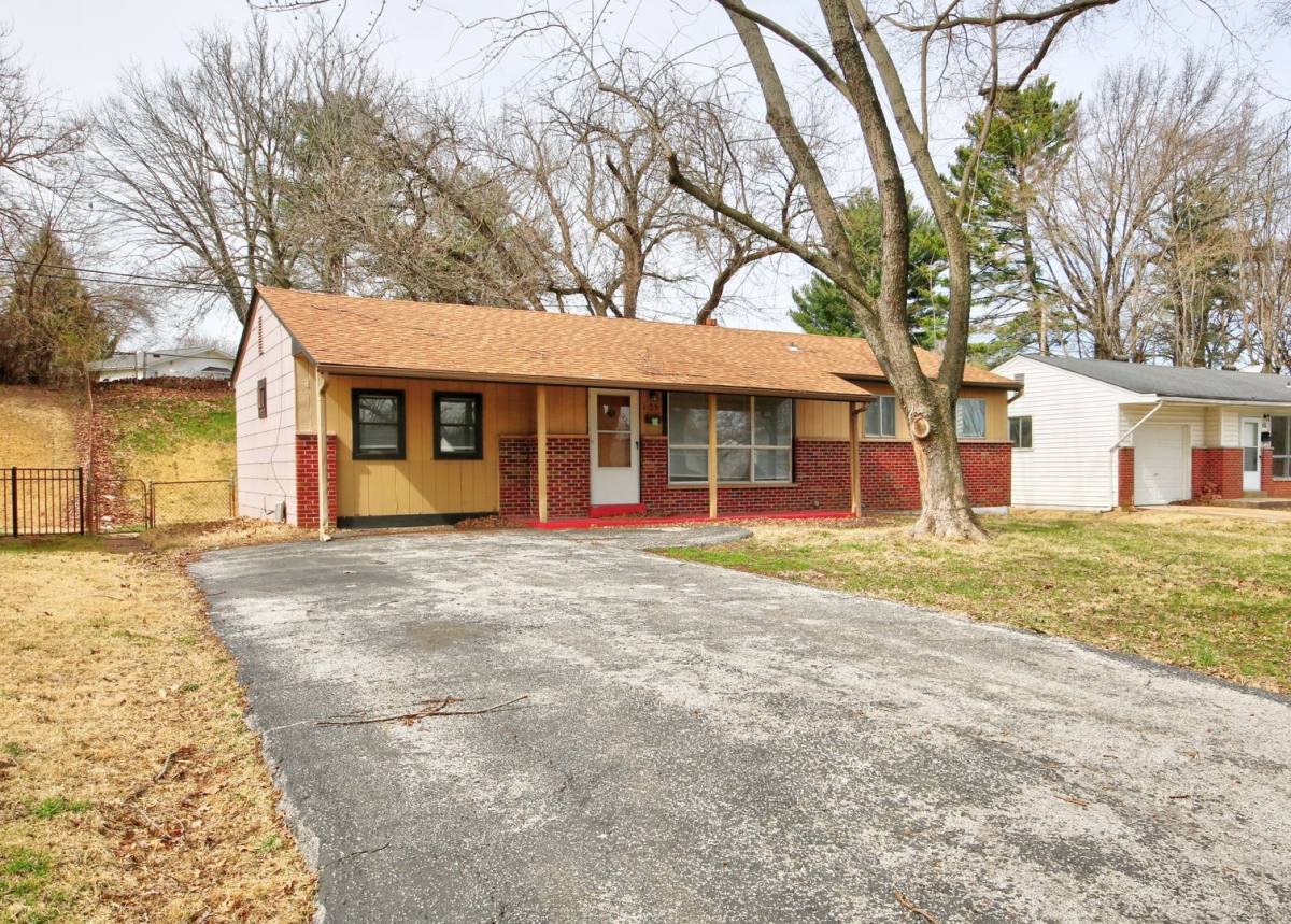 House for rent at 105 Clearview Dr, Florissant, MO 63033