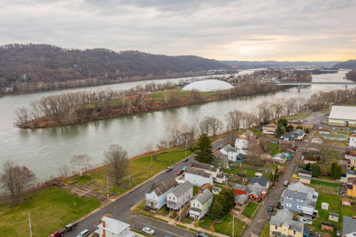 House for rent at 105 Broadway St, Coraopolis, PA 15108