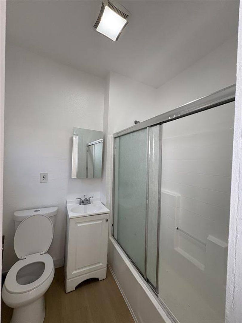 1033 Hoffman Ave, Long Beach, CA 90813 - Apartment For Rent - Image 4