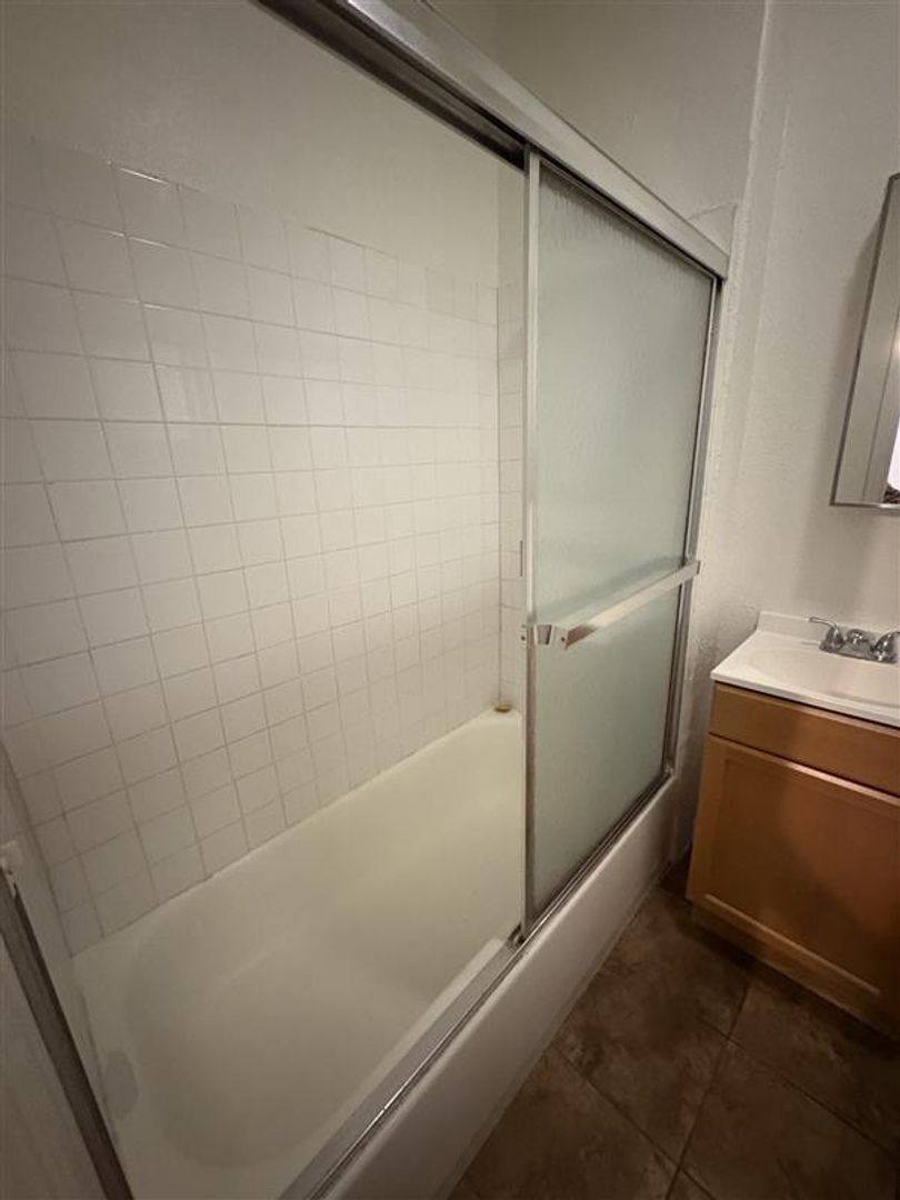 1033 Hoffman Ave, Long Beach, CA 90813 - Apartment For Rent - Image 6