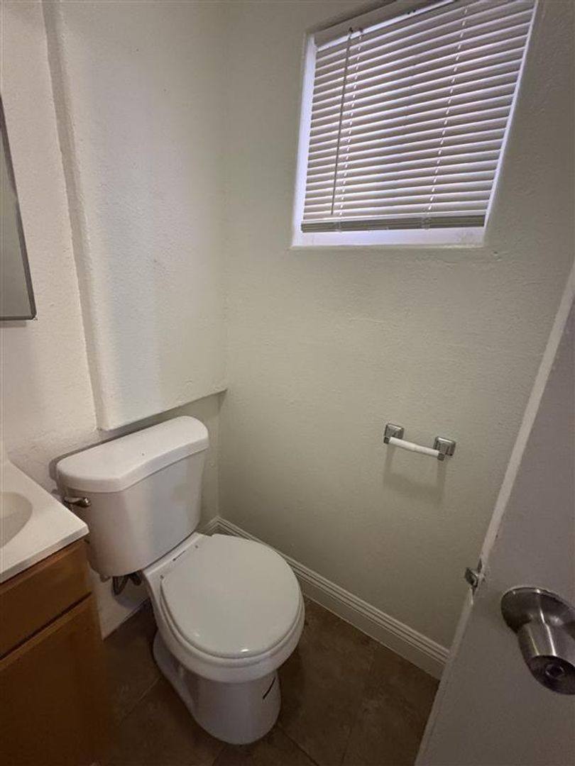 1033 Hoffman Ave, Long Beach, CA 90813 - Apartment For Rent - Image 7