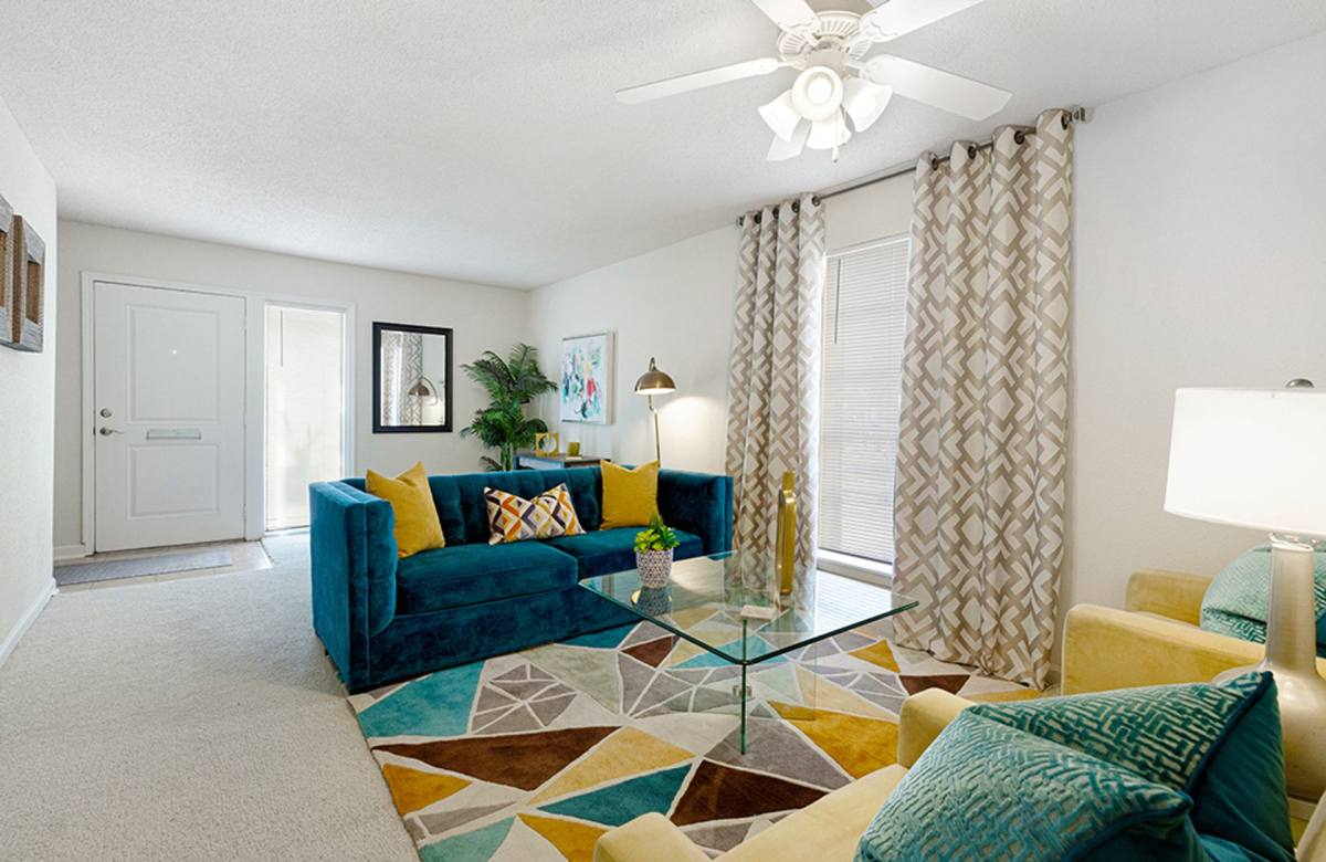 Townhouse for rent at 4960 York St, Metairie, LA 70001