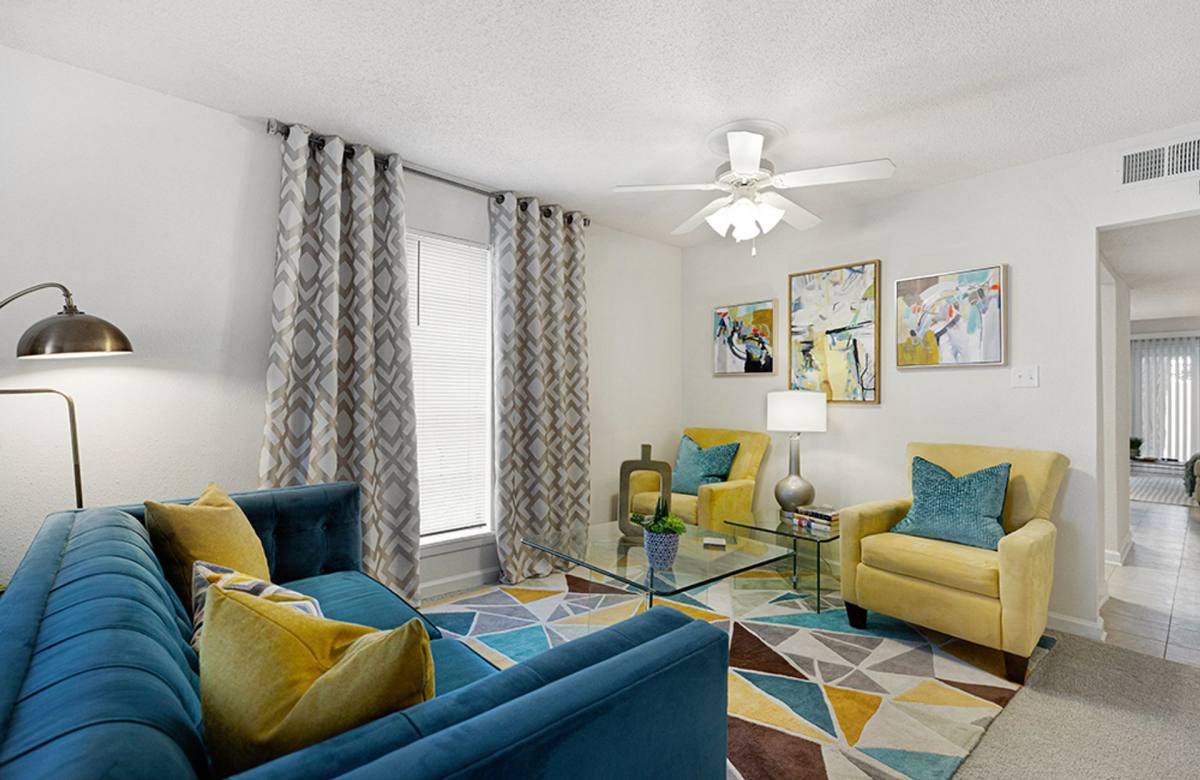 Townhouse for rent at 4960 York St, Metairie, LA 70001