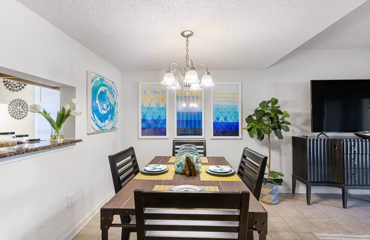 Townhouse for rent at 4960 York St, Metairie, LA 70001